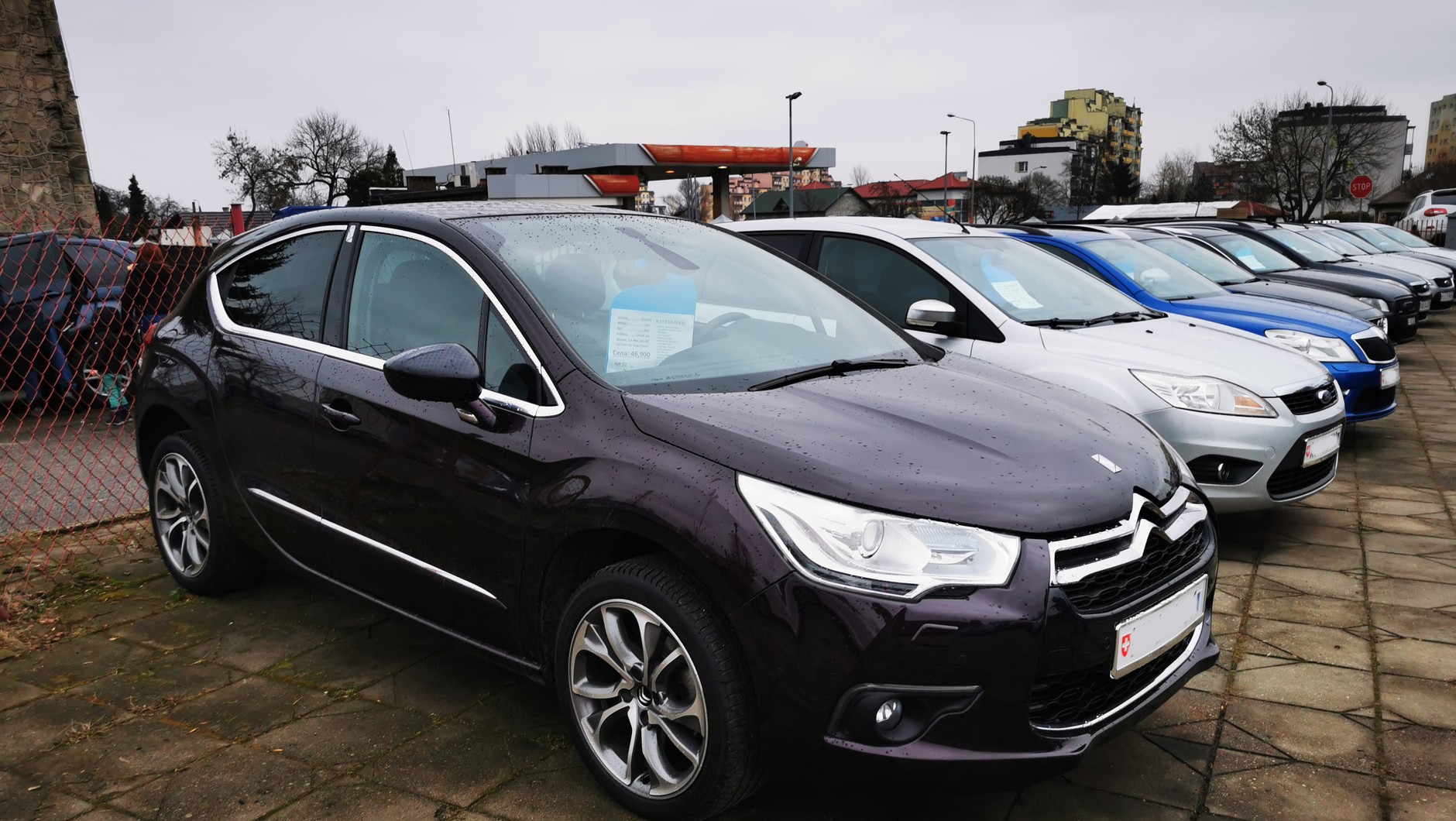 Citroen DS4: egzemplarz nieco starszy od srebrnego DS4, ale znacznie ciekawiej wyposażony