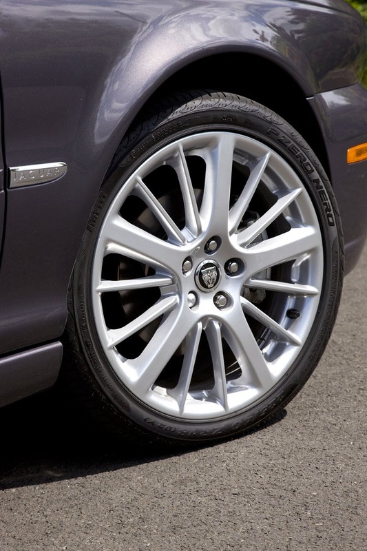 Jaguar Land Rover w 2014 zamknie jeden zakład