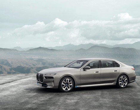 BMW i7