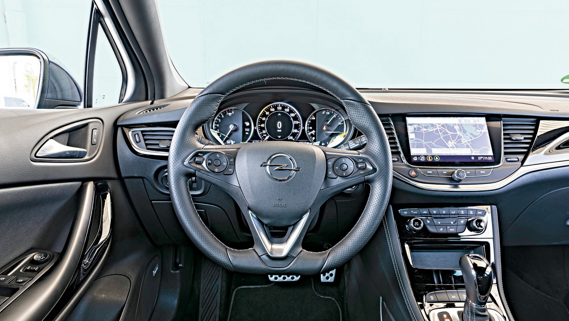 Opel Astra 1.4 Turbo - kokpit