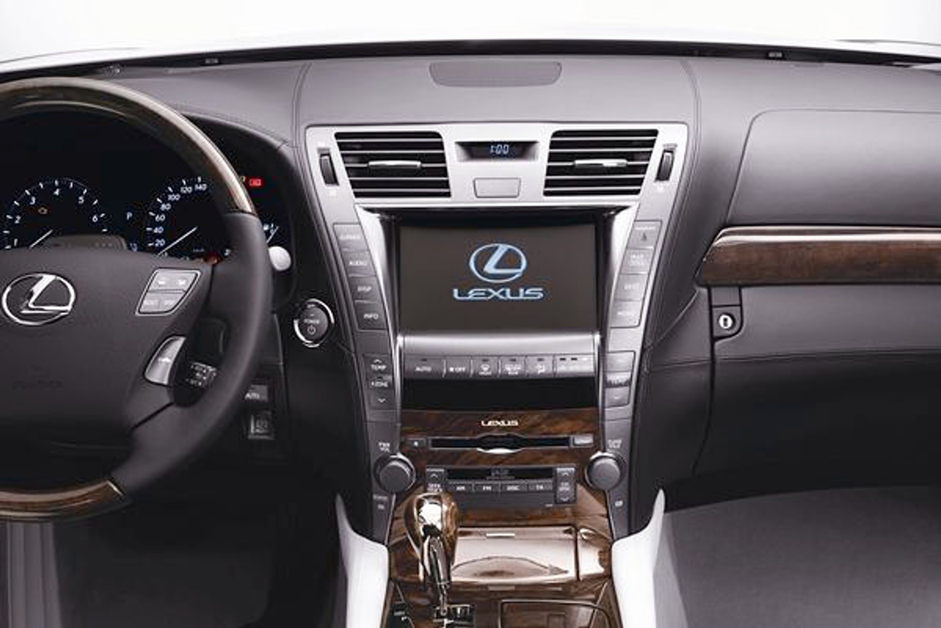 Lexus: hybrydowe wersje modeli GS i LS z większym bagażnikiem