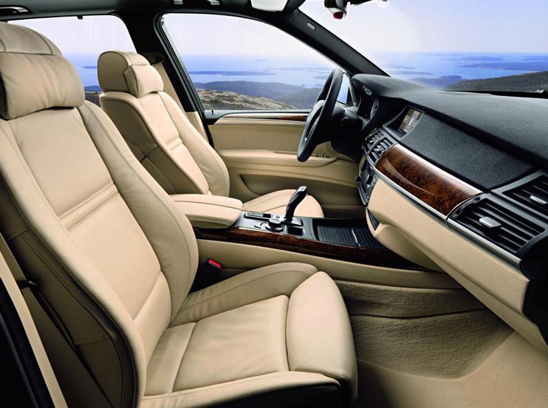 Nowe BMW X5: oficjalne zdjęcia i kompletne informacje