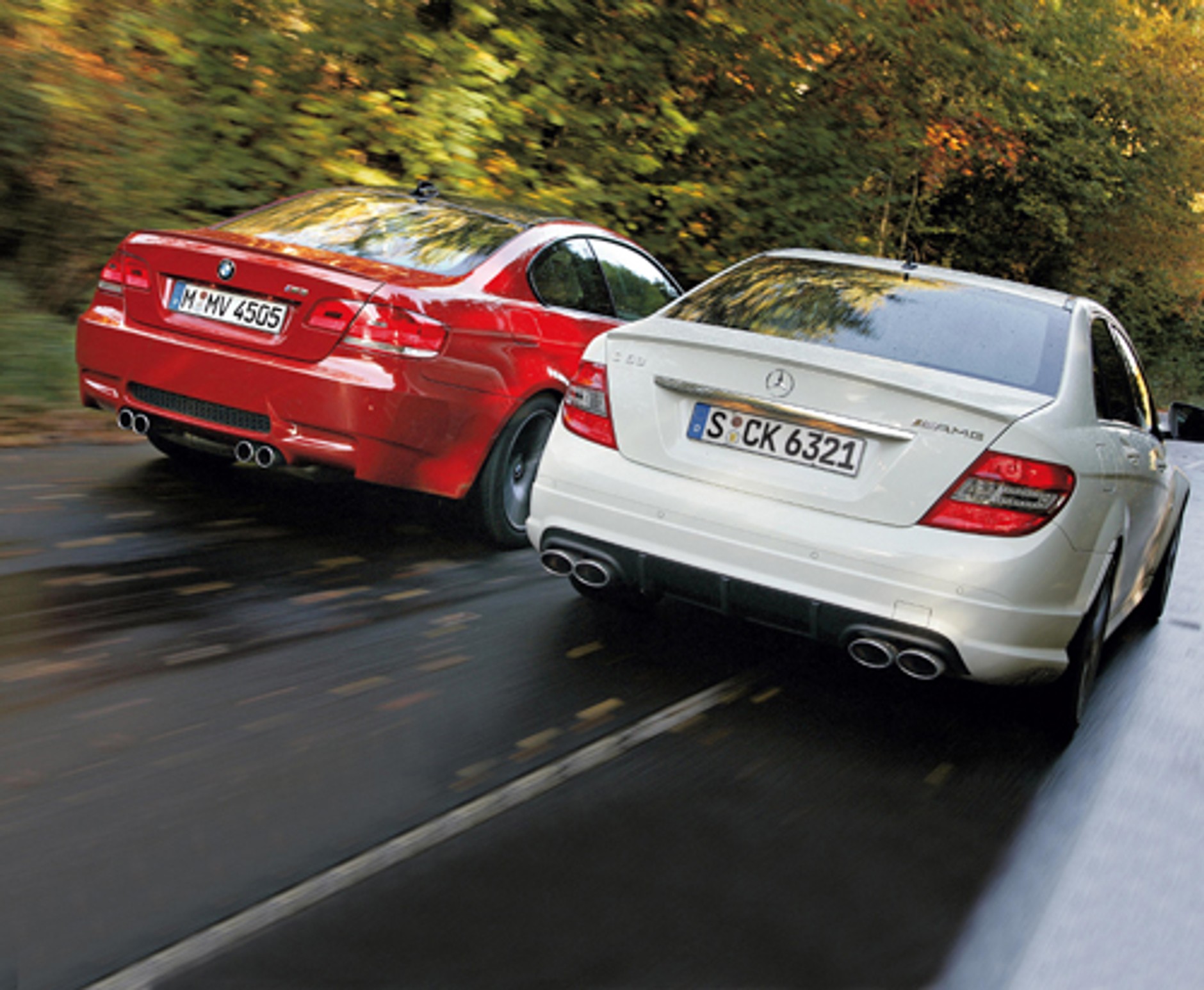 Mercedes C63 AMG kontra BMW M3 - Gaz do dechy!