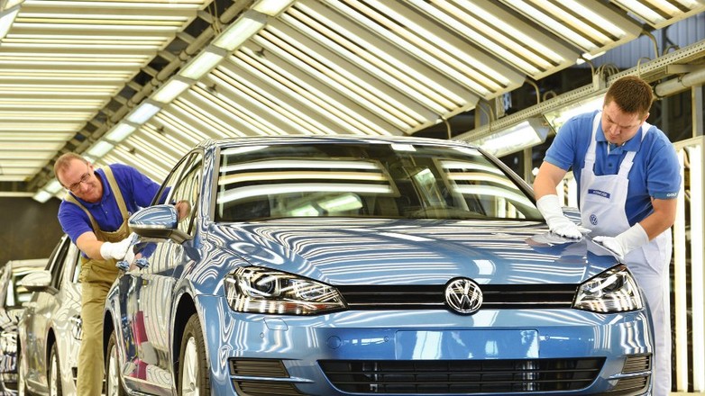 Volkswagen zwiększa produkcję Golfa