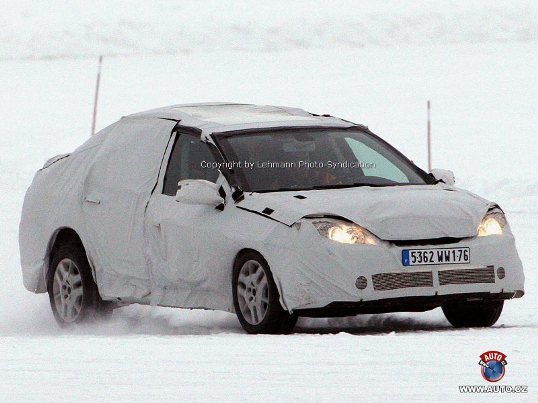Zdjęcia szpiegowskie: Renault Laguna - po raz pierwszy jako sedan