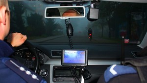 Nowa pora roku i nowe kontrole. Policjanci sprawdzają pieszych i rowerzystów