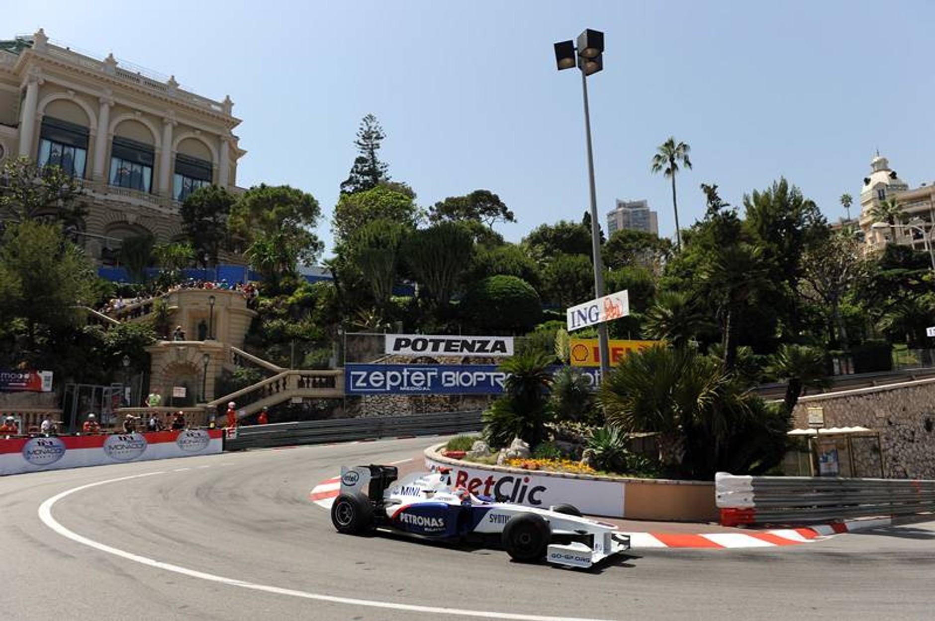 Grand Prix Monaco 2009: Button królem, Kubica w garażu (fotogaleria)