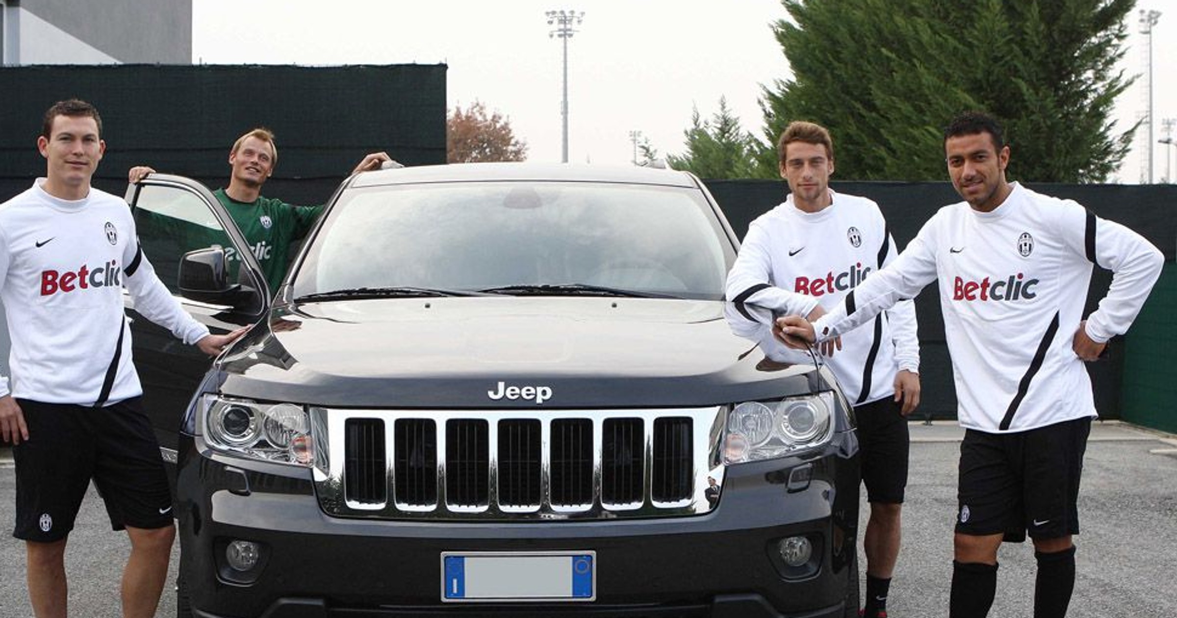 Piłkarze Juventusu otrzymali Jeepy