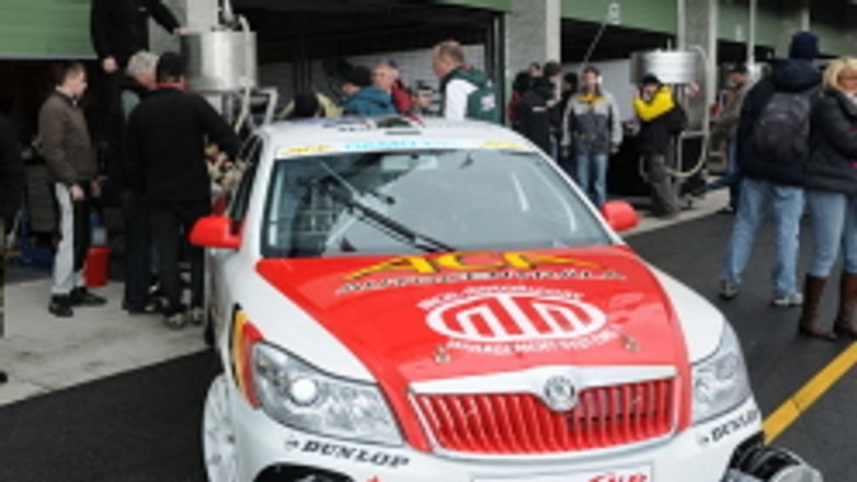 Wyścigi: Renault Clio najszybsze, pierwsze podium Skody Octavii 2010