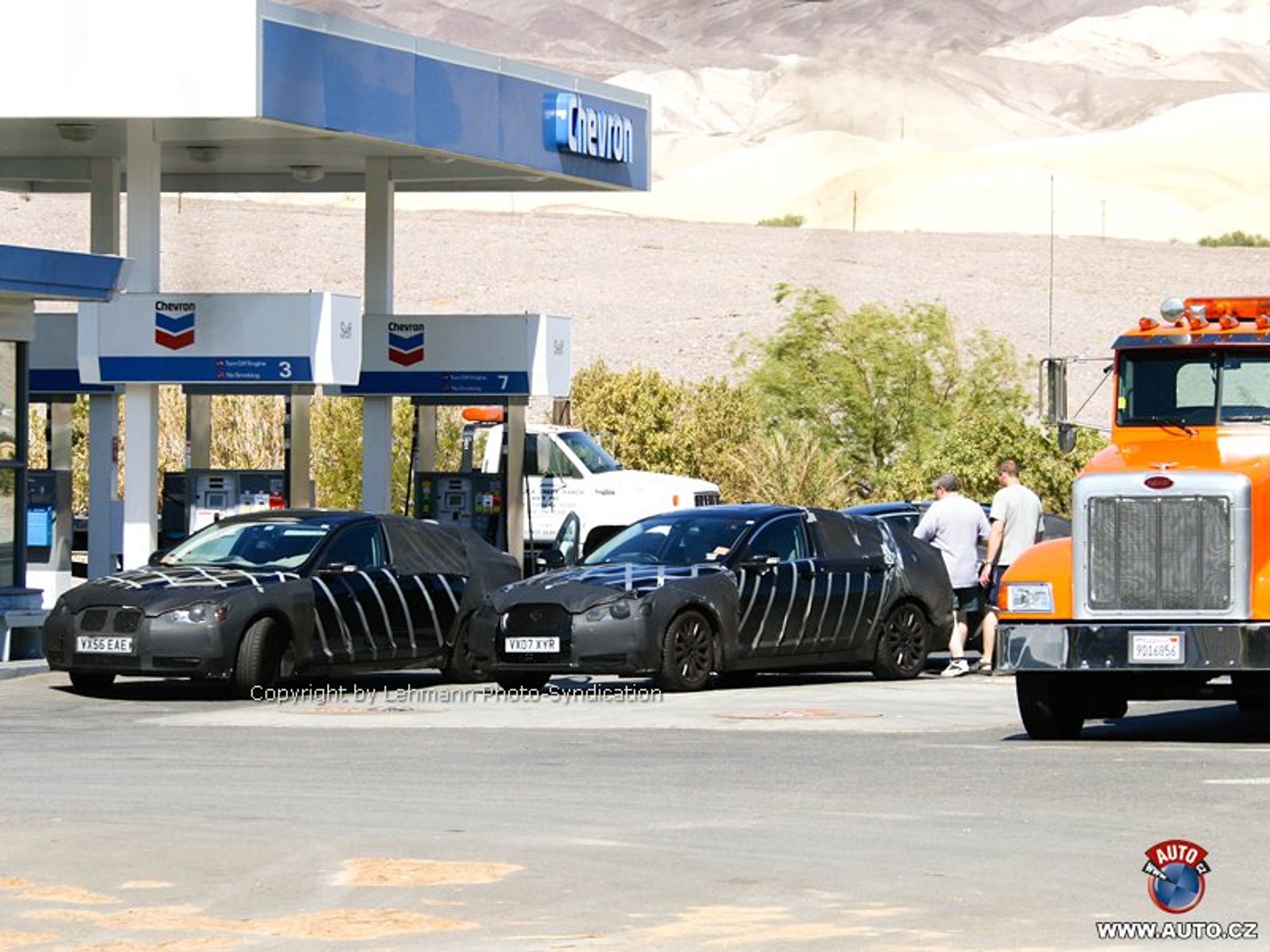 Zdjęcia szpiegowskie: Testowanie Jaguara XF w amerykańskiej prerii