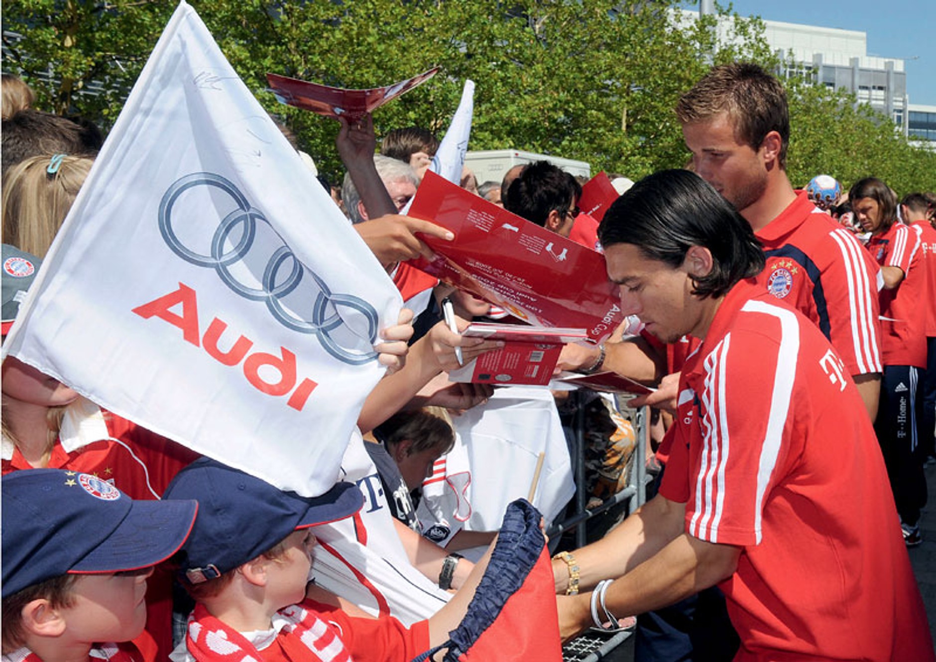 Audi koupí podíl ve fotbalovém klubu FC Bayern Mnichov