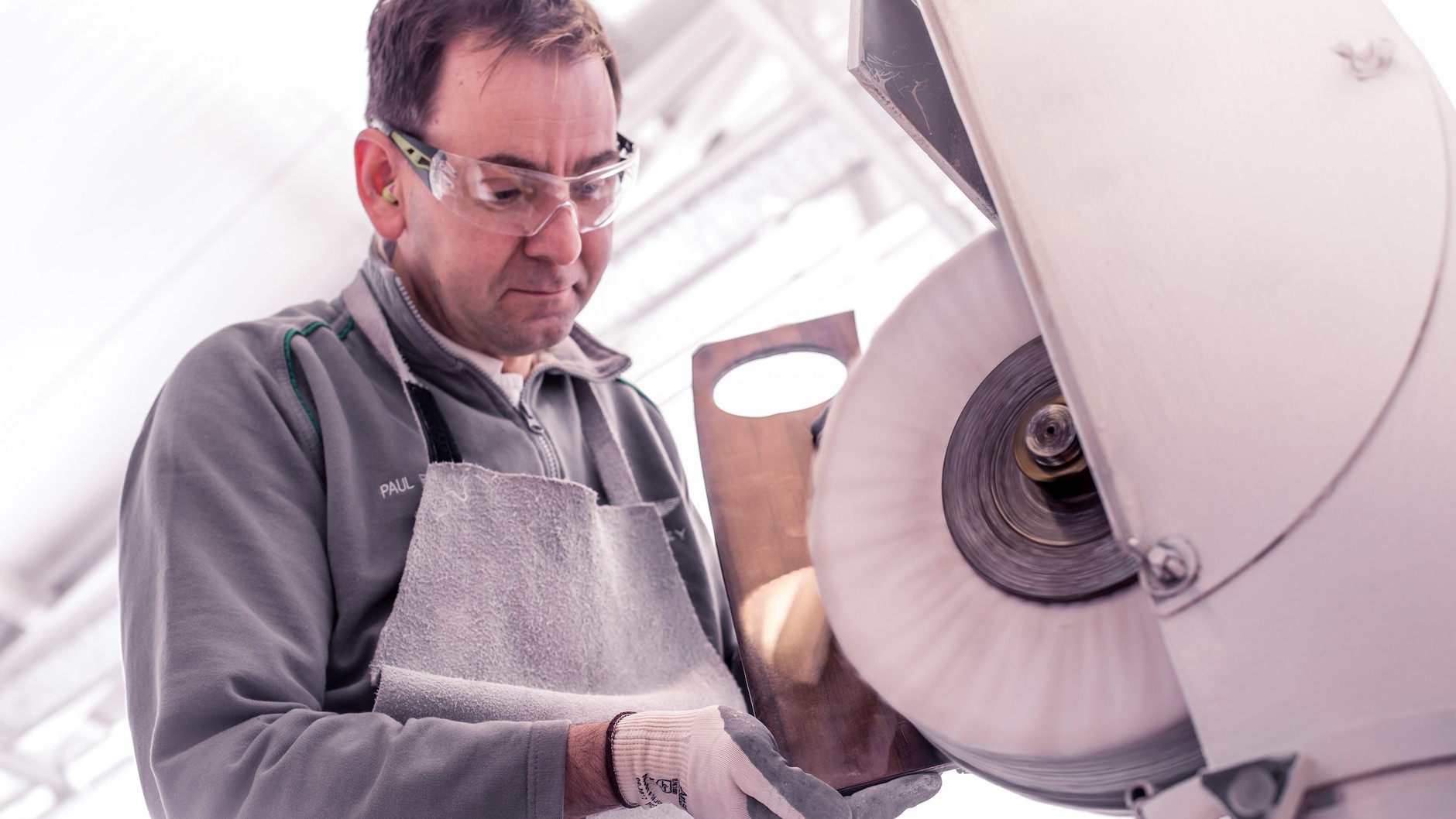 Fabryka Bentleya w Crewe – obróbka drewna, produkcja forniru