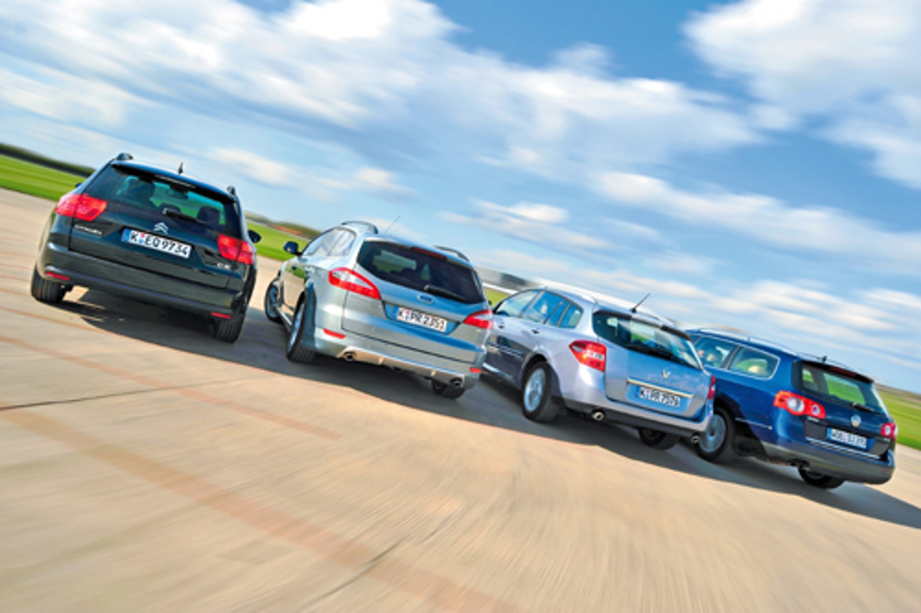 Volkswagen Passat kontra Renault Laguna, Ford Mondeo i Citroen C5 - Nowe turbo kombi na wakacje