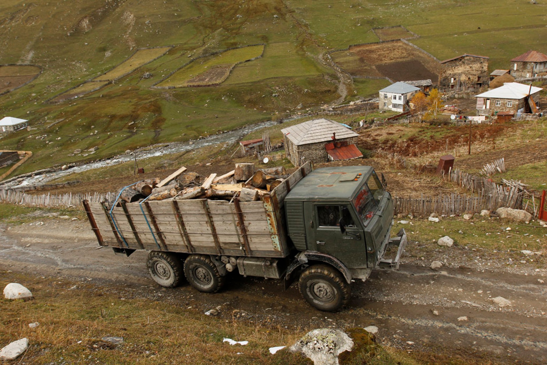 Auto Świat 4x4 Expedition: toast za Gruzję