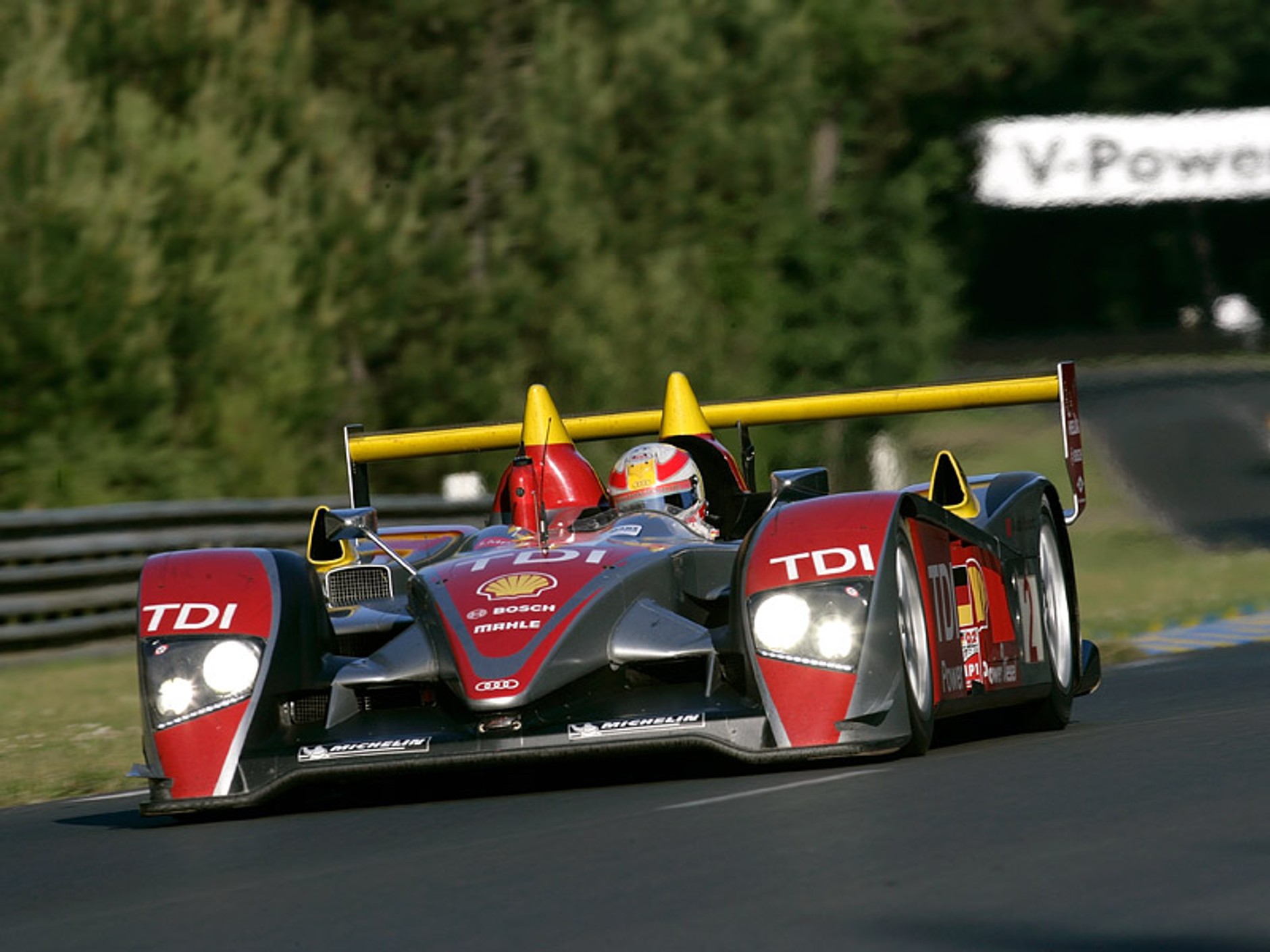 24 godziny Le Mans 2008: niespodziewana porażka Peugeota (fotogaleria)