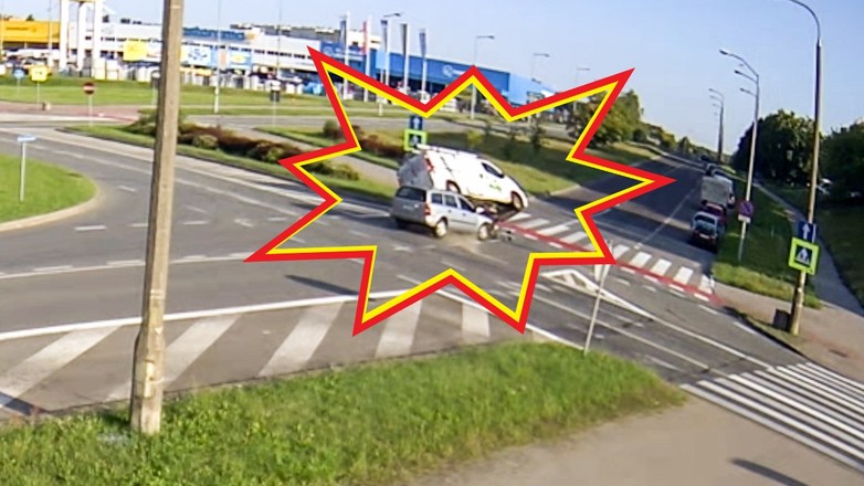 Wypadek w Gorzowie Wielkopolskim. Bus aż wywrócił się na bok