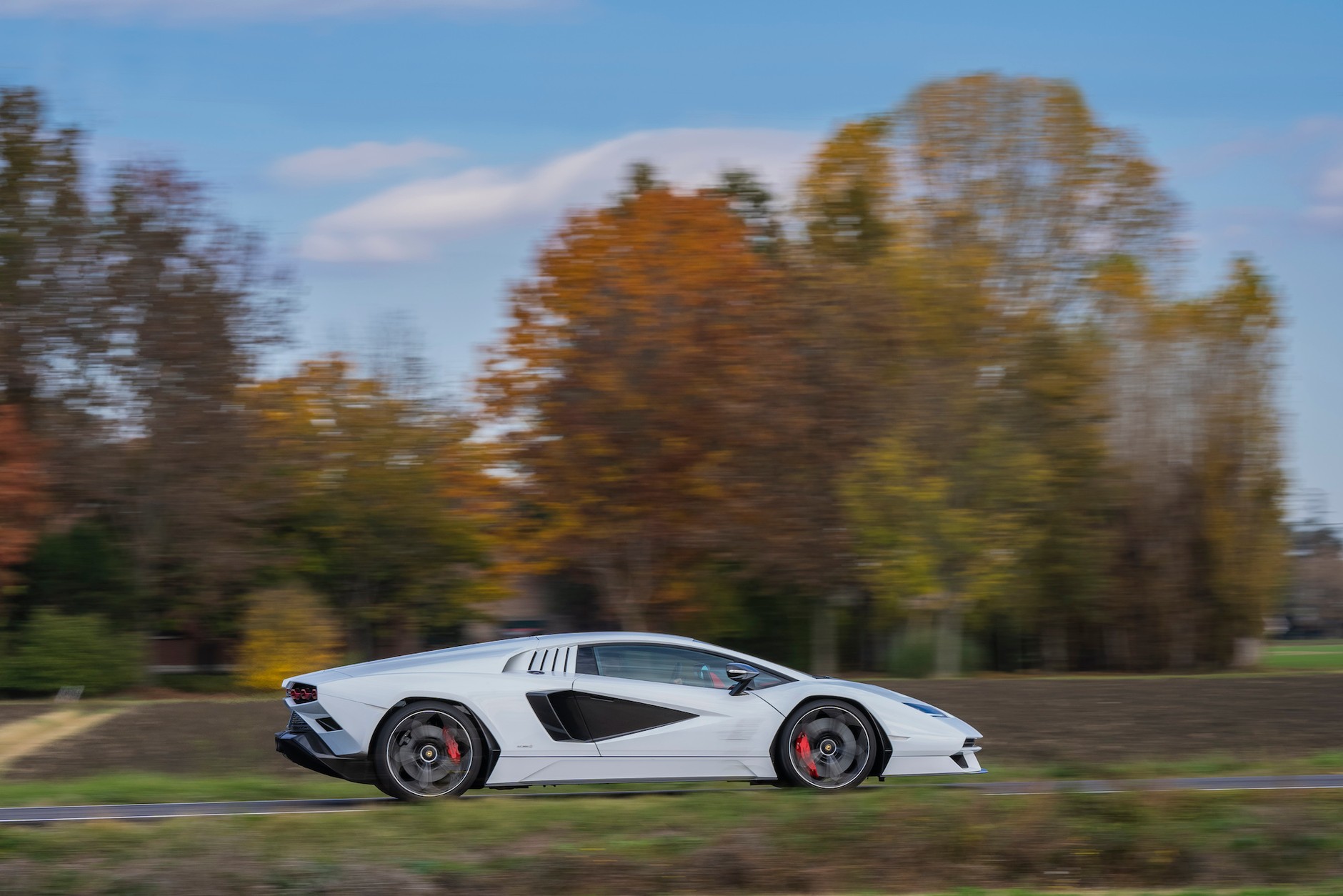 Lamborghini Countach LPI 800-4 rusza w drogę