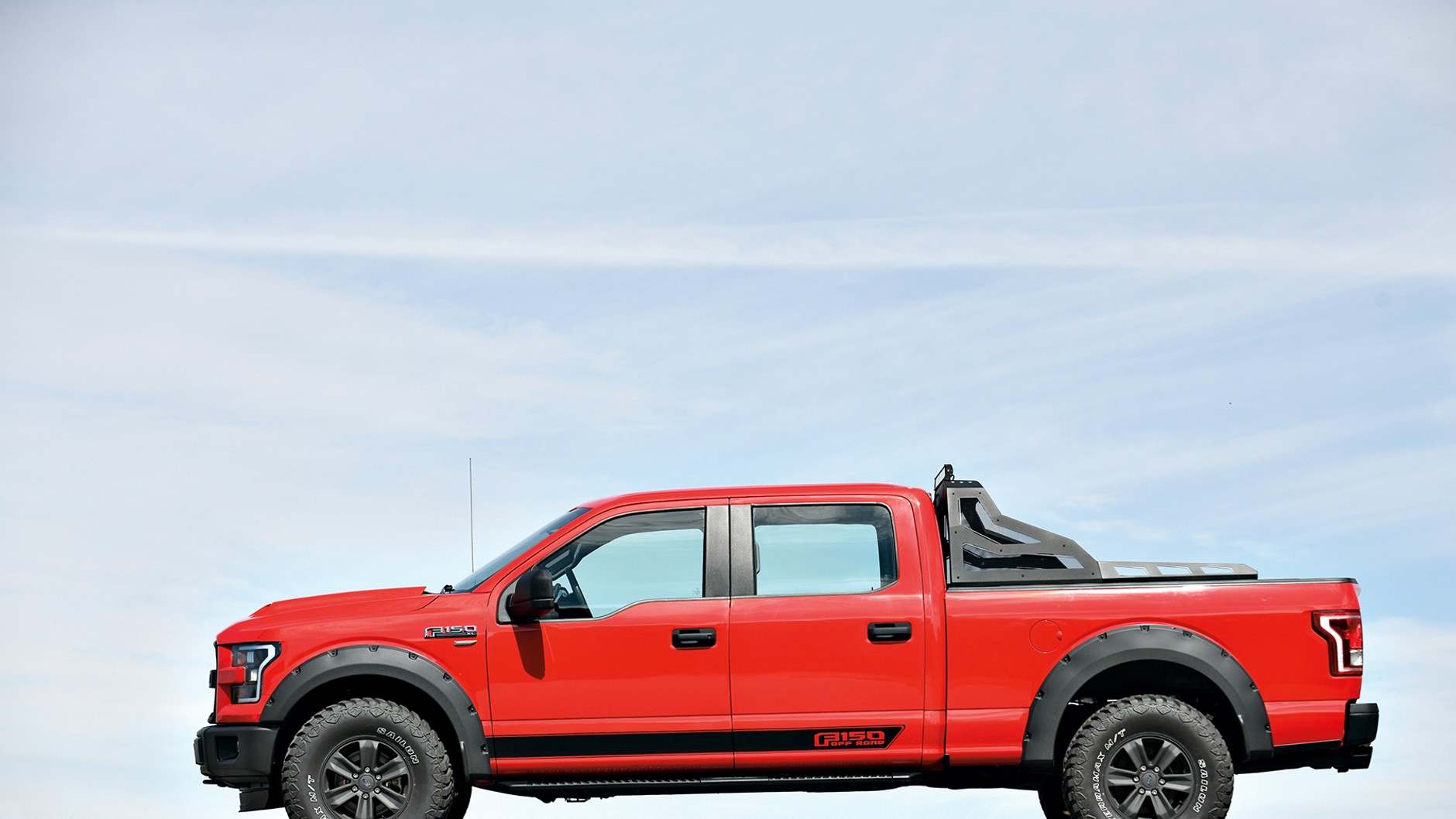 W wielu rzadziej zaludnionych stanach USA Ford F-150 jest idealnym pojazdem dla każdego