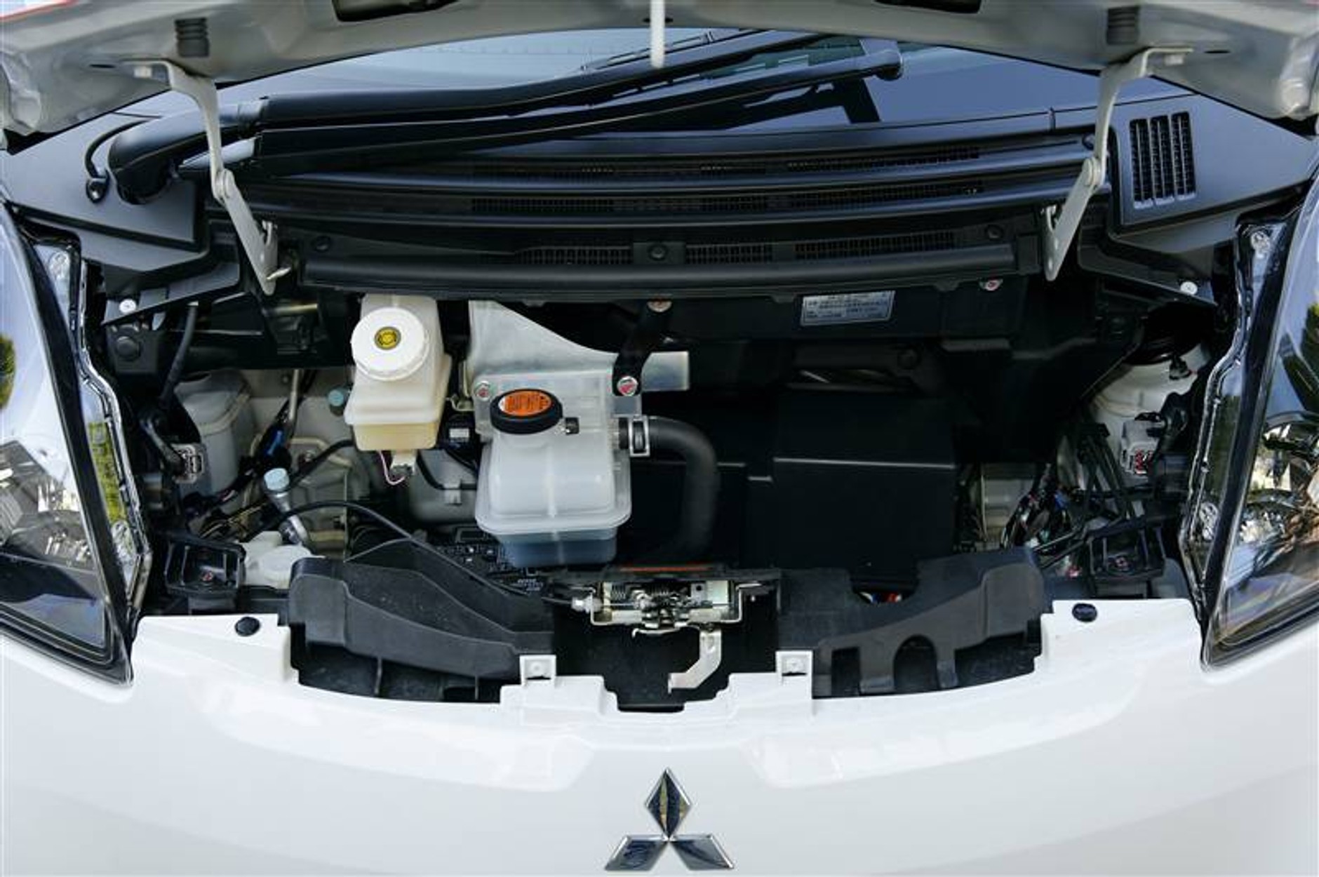 EVER - MONACO 2010: europejska prezentacja ekologicznych technologii Mitsubishi