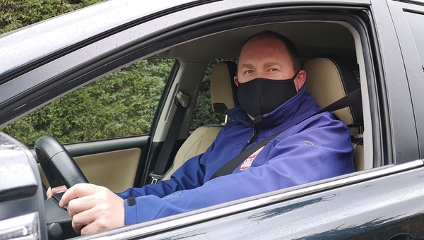 Kierowca w maseczce