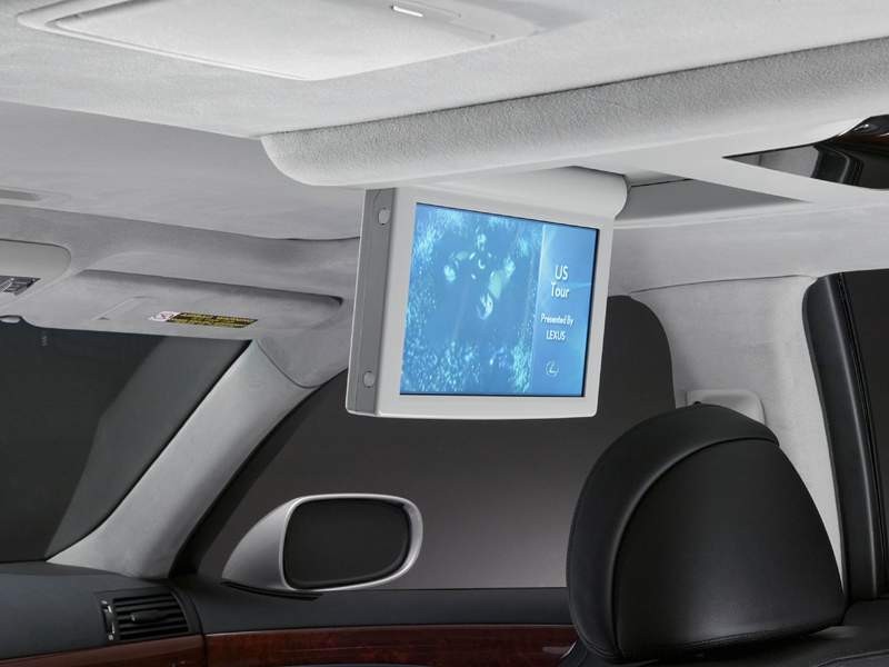 Lexus LS460 w japońskich salonach sprzedaży