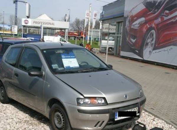 Jak bezpiecznie kupić tanie auto? Sprawdzamy ogłoszenia samochodów za 10 tys. zł