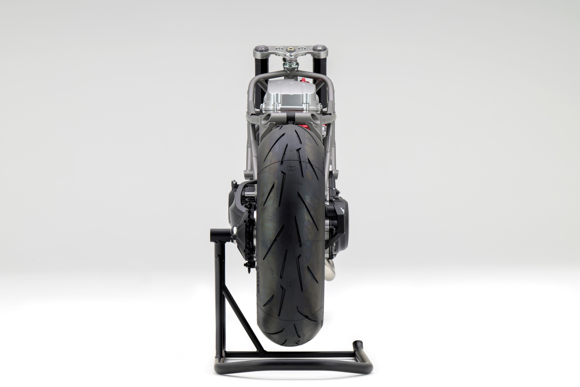 Honda zaprezentowała pokazała przełomowy silnik. Widlasta trójka dostała elektryczny kompresor