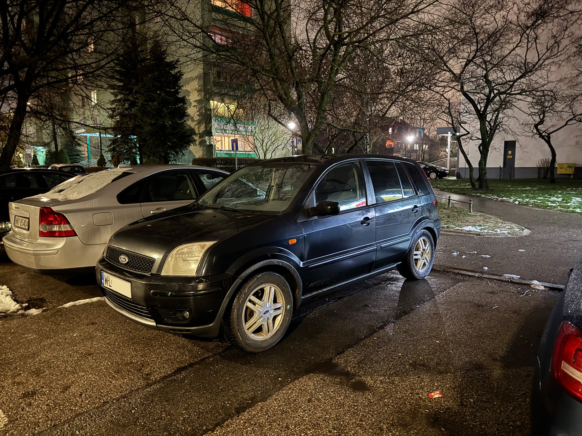 Chwilę po zakupie wymiany wymagały opony. Zdecydowałem wówczas o zakupie całych alufelg, by choć trochę poprawić wygląd