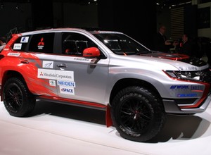 Mitsubishi Outlander PHEV - rajdowa hybryda (Frankfurt 2015)