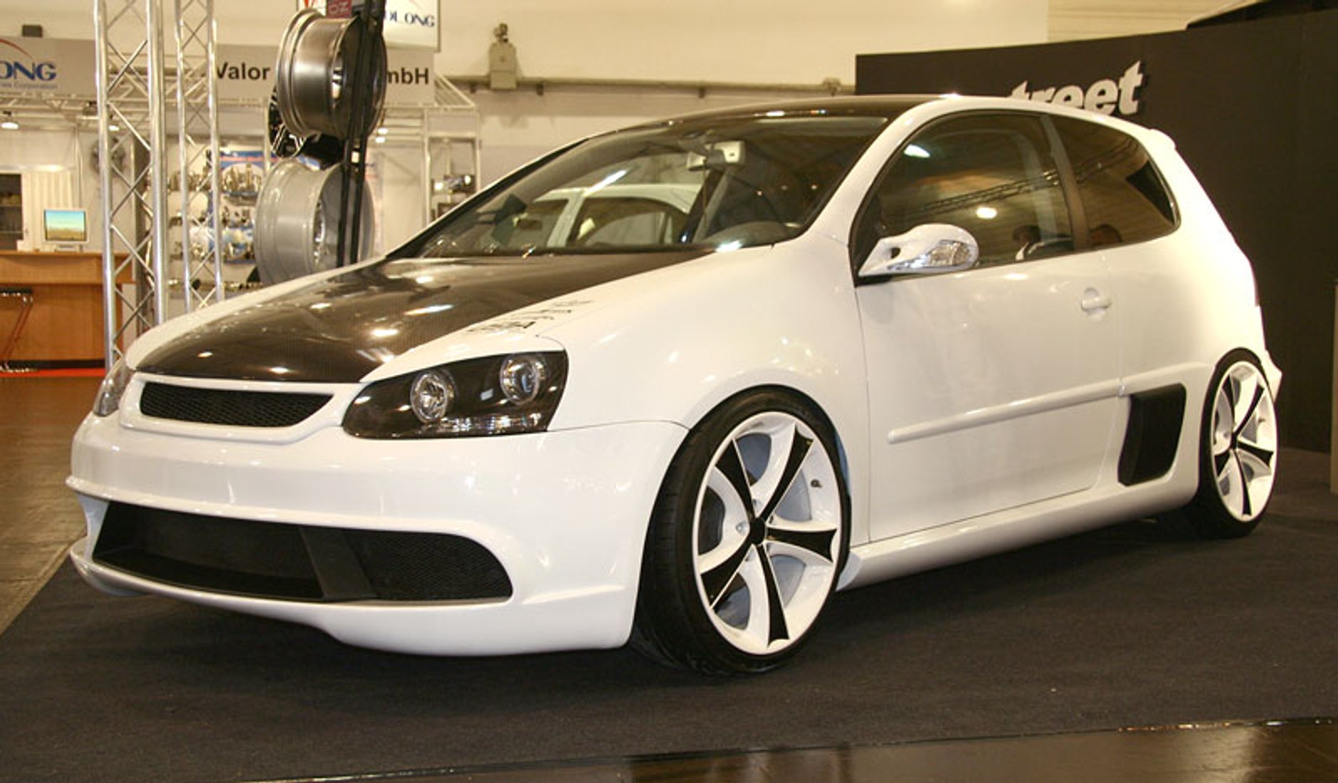 Essen Motor Show 2007: Spoilery, bajery, kilowaty (fotogaleria 4)