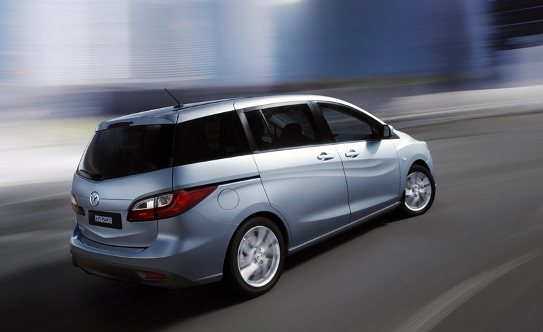 Które auto ma tak fikuśne przetłoczenia?