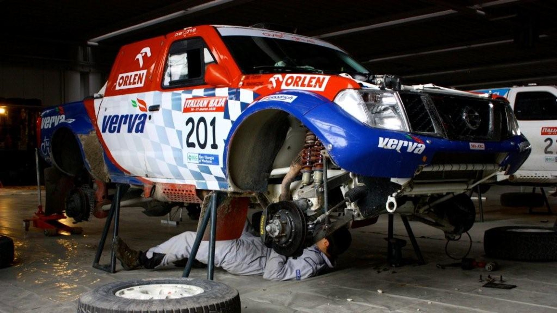 Włoski sukces Krzysztofa Hołowczyca - rosyjski rywal przepadł