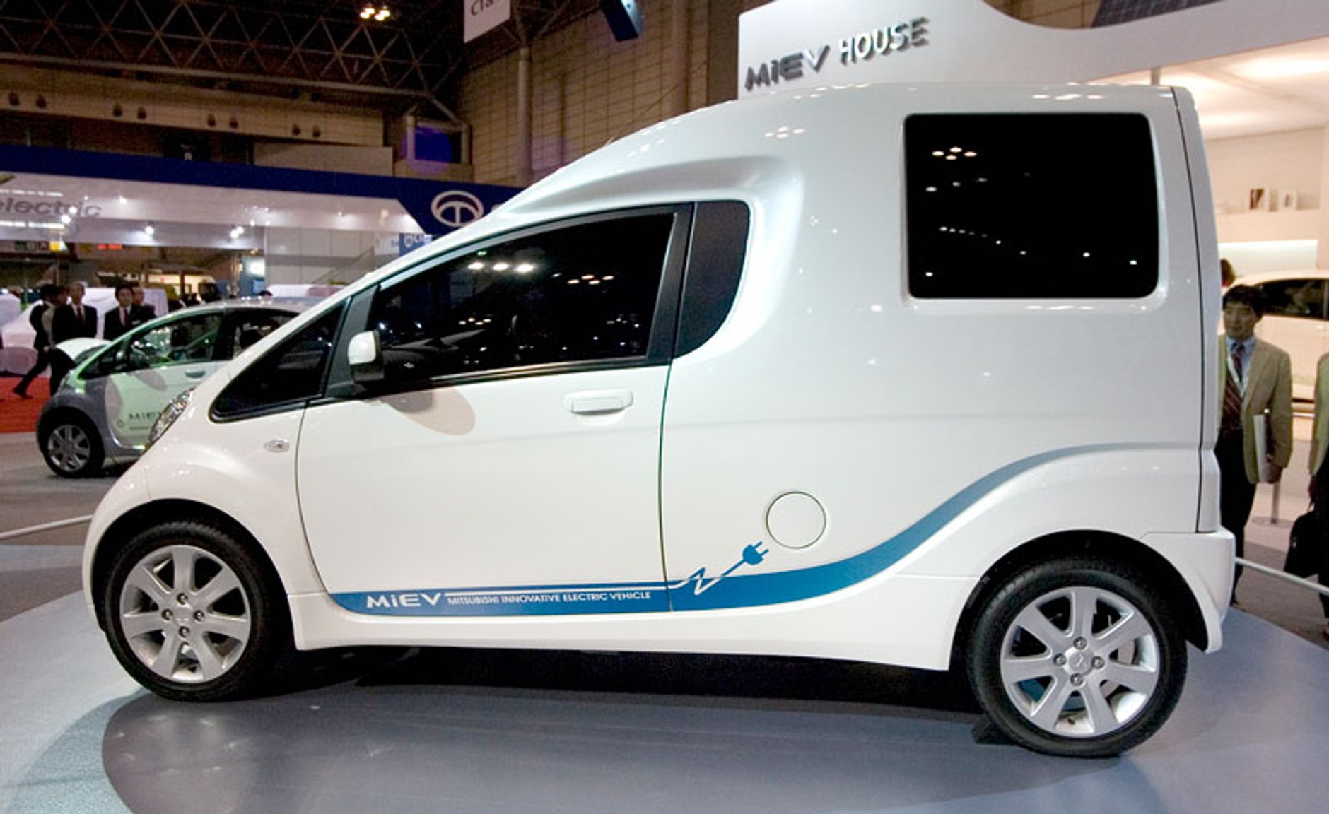 Tokio 2009: zero emisji, Celica powraca, elektryczne 4x4 (fotogaleria)