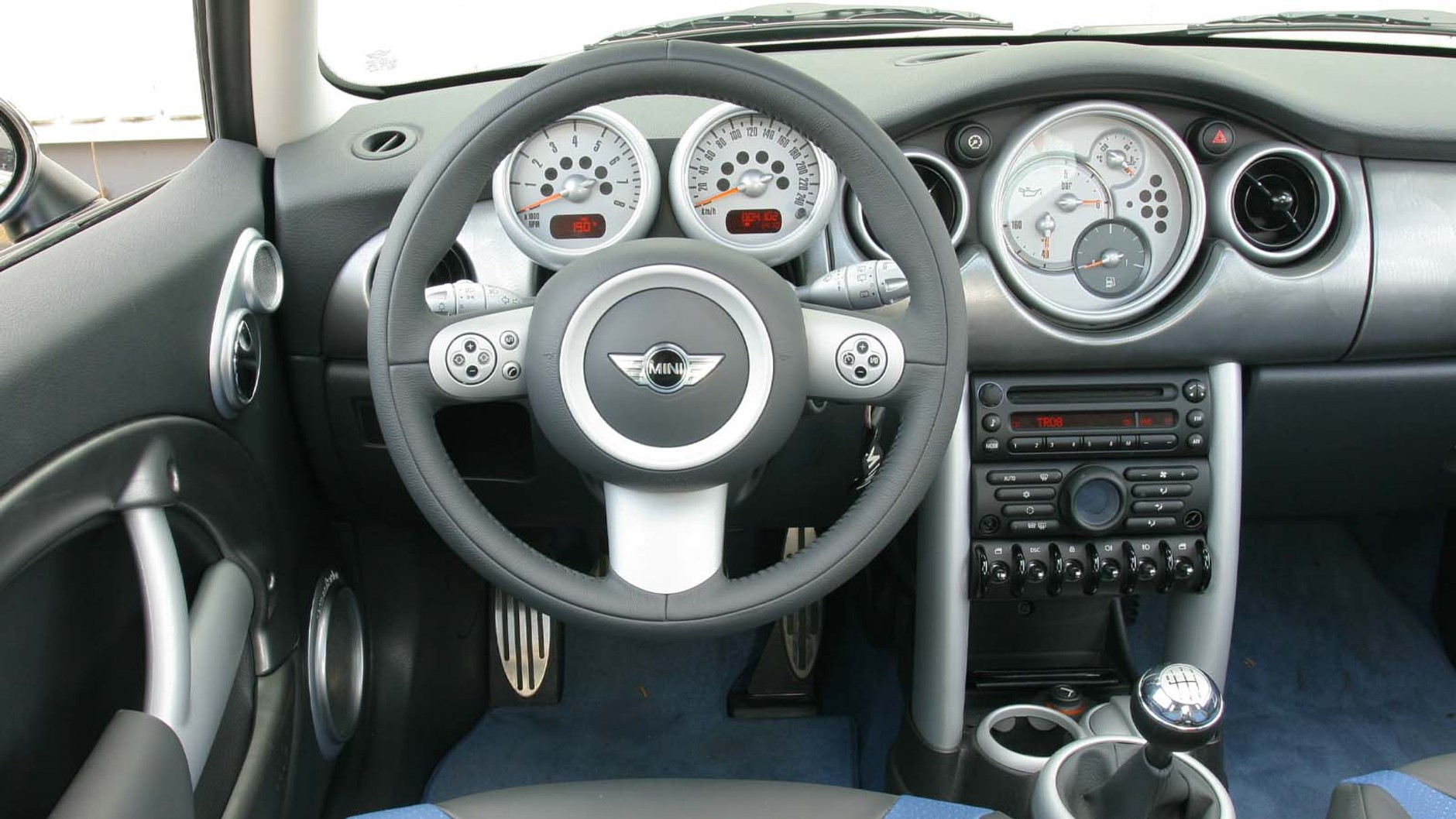 Mini (R50-R53, 2001-08) – gokart z nadwoziem