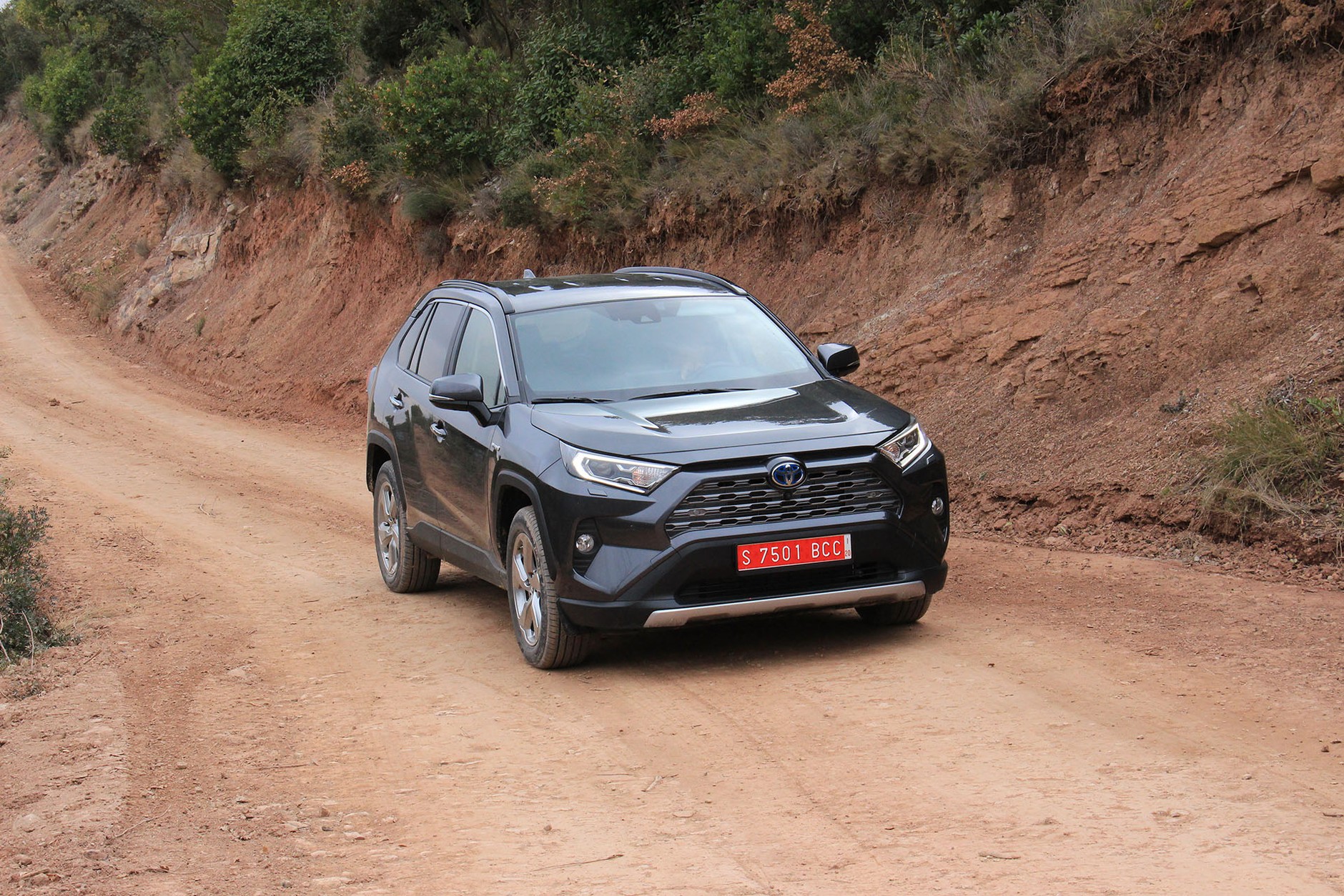 Nowa Toyota RAV4 - jak jeździ wersja hybrydowa?