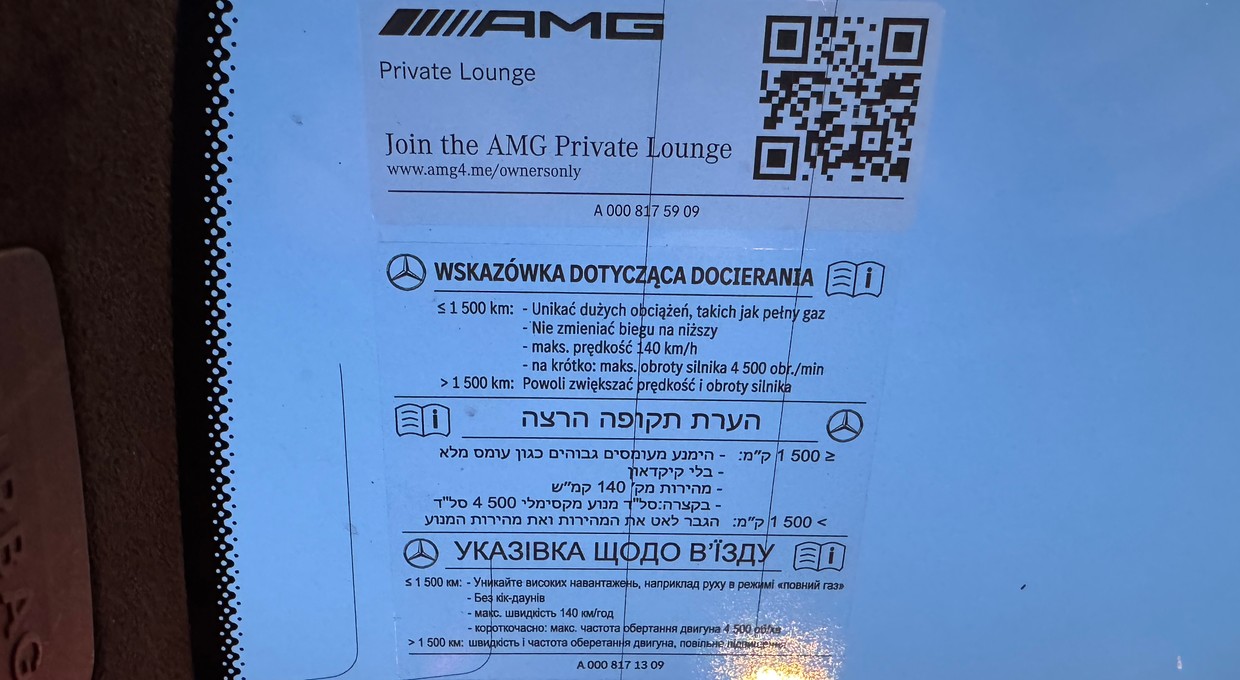 Producenci twierdzą, że nie trzeba docierać silnika. Ja znalazłem naklejkę, która temu przeczy. To bardzo ważne