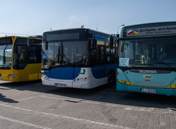 Autobusy z Polski trafiły do Lwowa. Są tam niezbędne