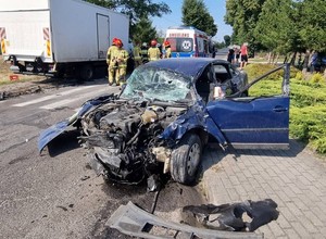Zderzenie ciężarówki z osobówką w Złotkowie. Wyglądało naprawdę groźnie