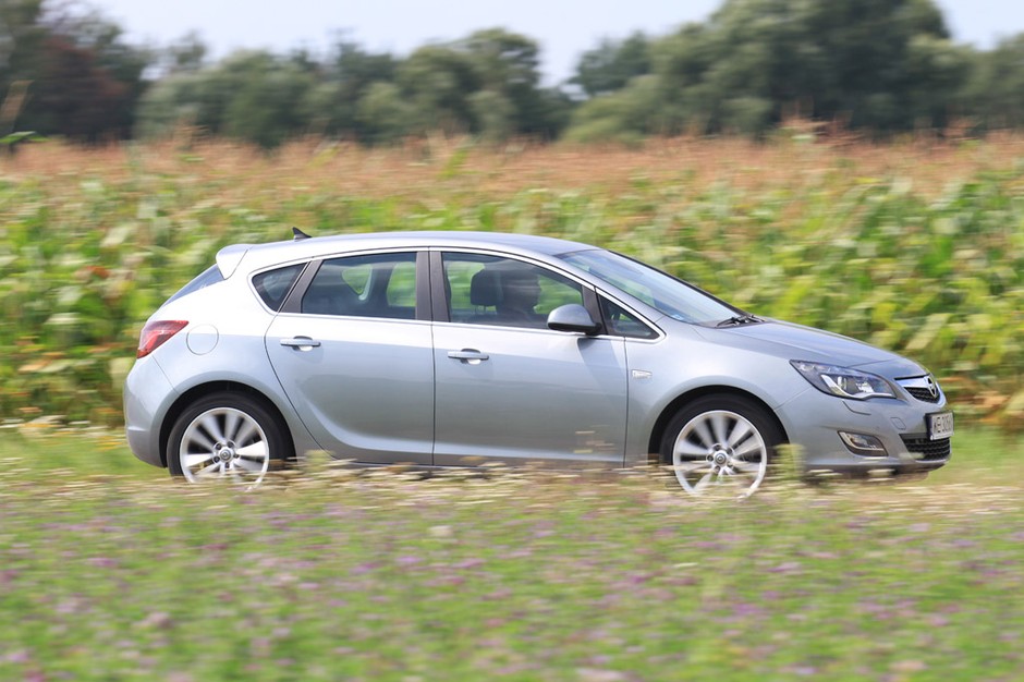 Mitsubishi Lancer kontra Citroen C4 i Opel Astra: kompakty tylko na pozór podobne