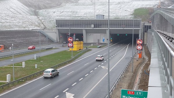 Gigantyczny ruch w polskim tunelu. W ferie przejechało nim 1,2 mln pojazdów