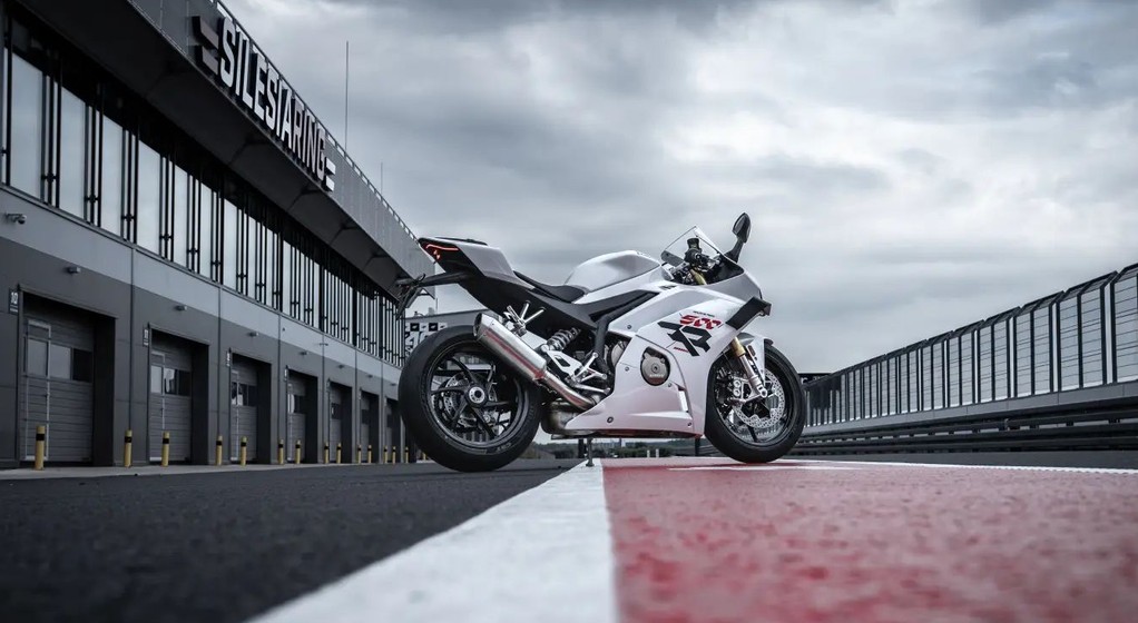 Chiński motocykl ZXMOTO 500 RR