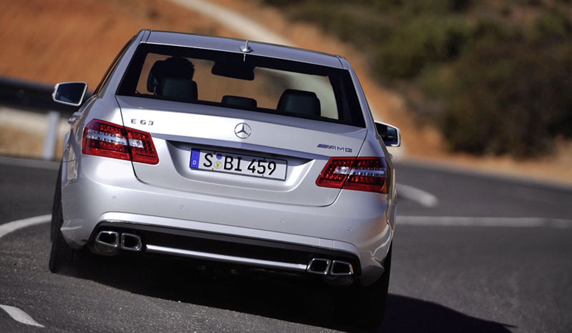 Mercedes-Benz E 63 AMG: pierwsze oficjalne zdjęcia i informacje