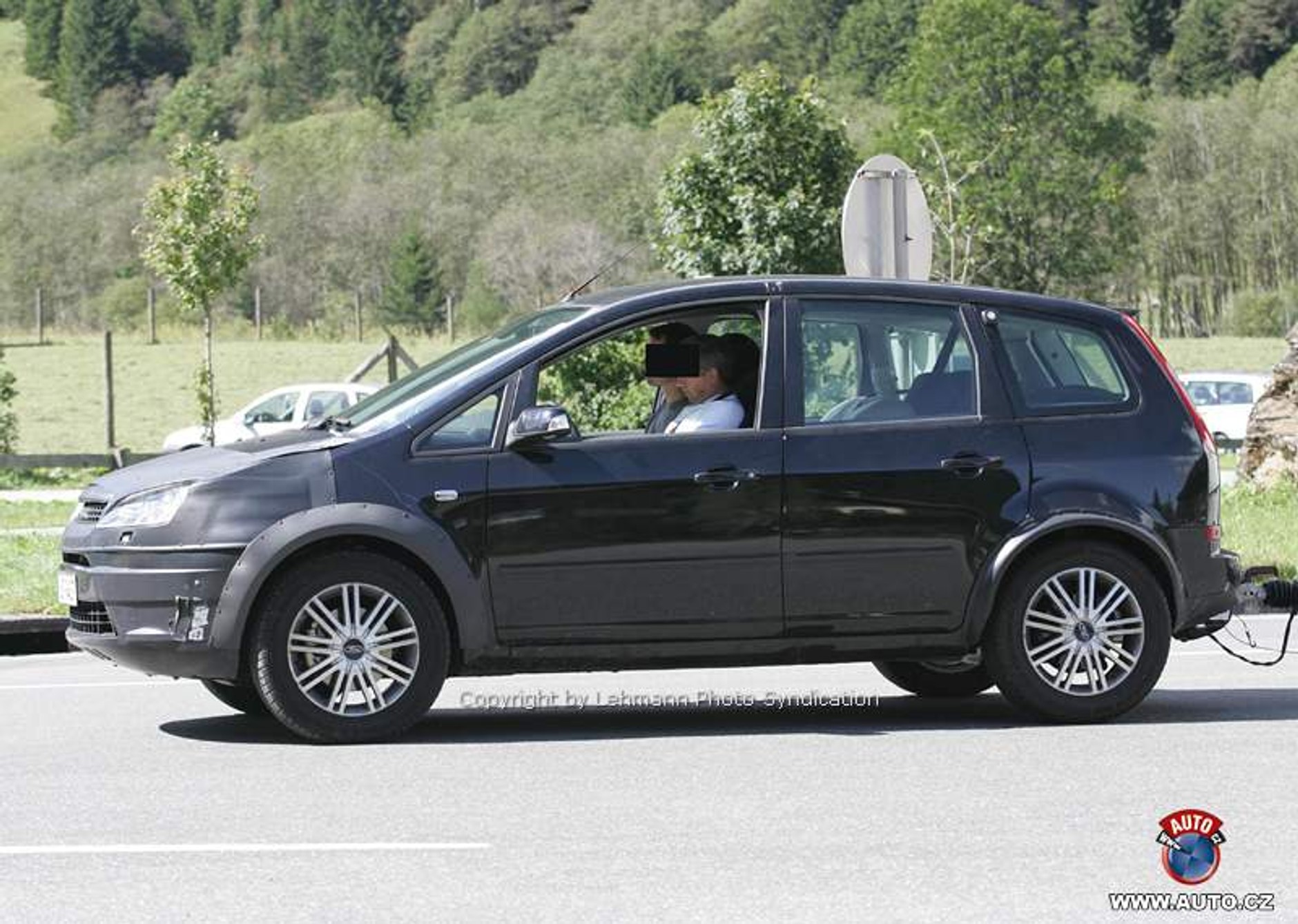 Zdjęcia szpiegowskie: Ford Focus C-MAX z napędem na cztery koła!