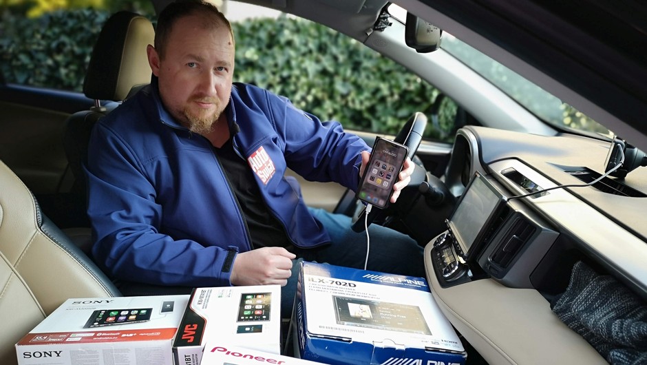 Test Radia z Android Auto i CarPlay