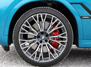 BMW wzywa do serwisów ok. 4,5 tys. samochodów w Polsce. Usterka może wpłynąć na hamulce