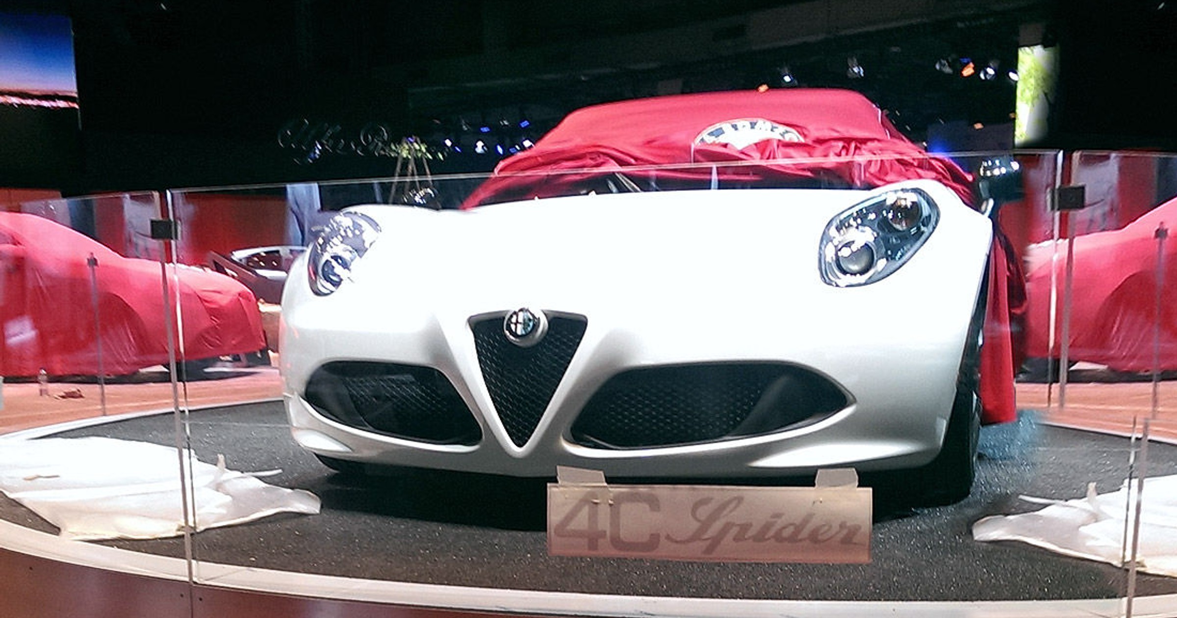 Alfa-4C-Spider-1200x800-0d76f8d5829f1b40