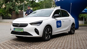 Nowe nieoznakowane radiowozy policji. Nikt nie usłyszy, jak się zbliżają