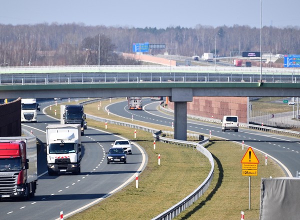 Te pojazdy nie wyjadą na drogi w święta. Wyjaśniamy, kogo dotyczy zakaz