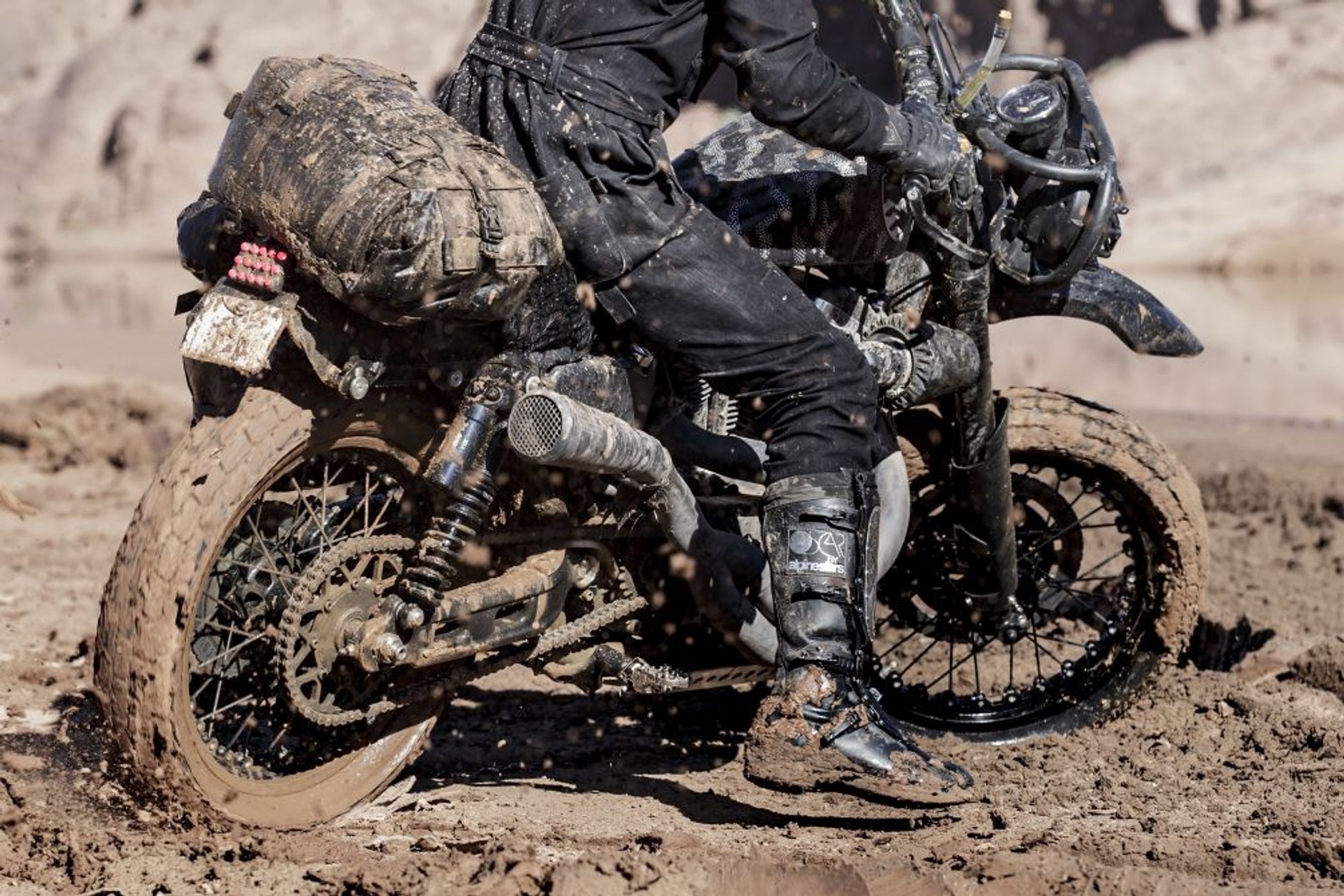 1200 Roadster w off-roadowych warunkach