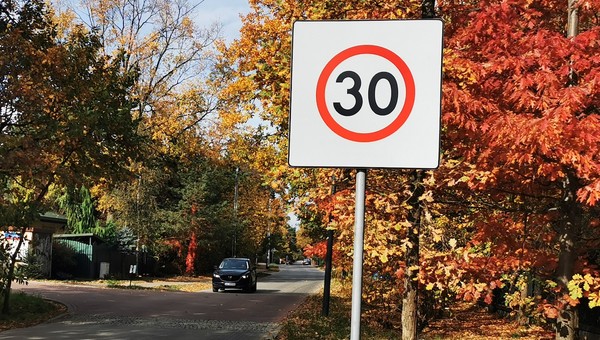 Strefa "tempo 30" w całej Warszawie? Ruszyły konsultacje